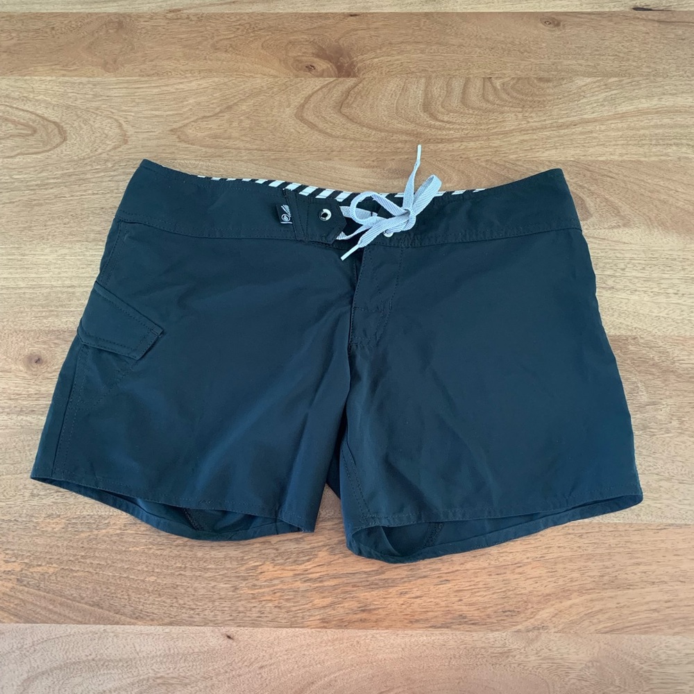 Volcom board short size 7